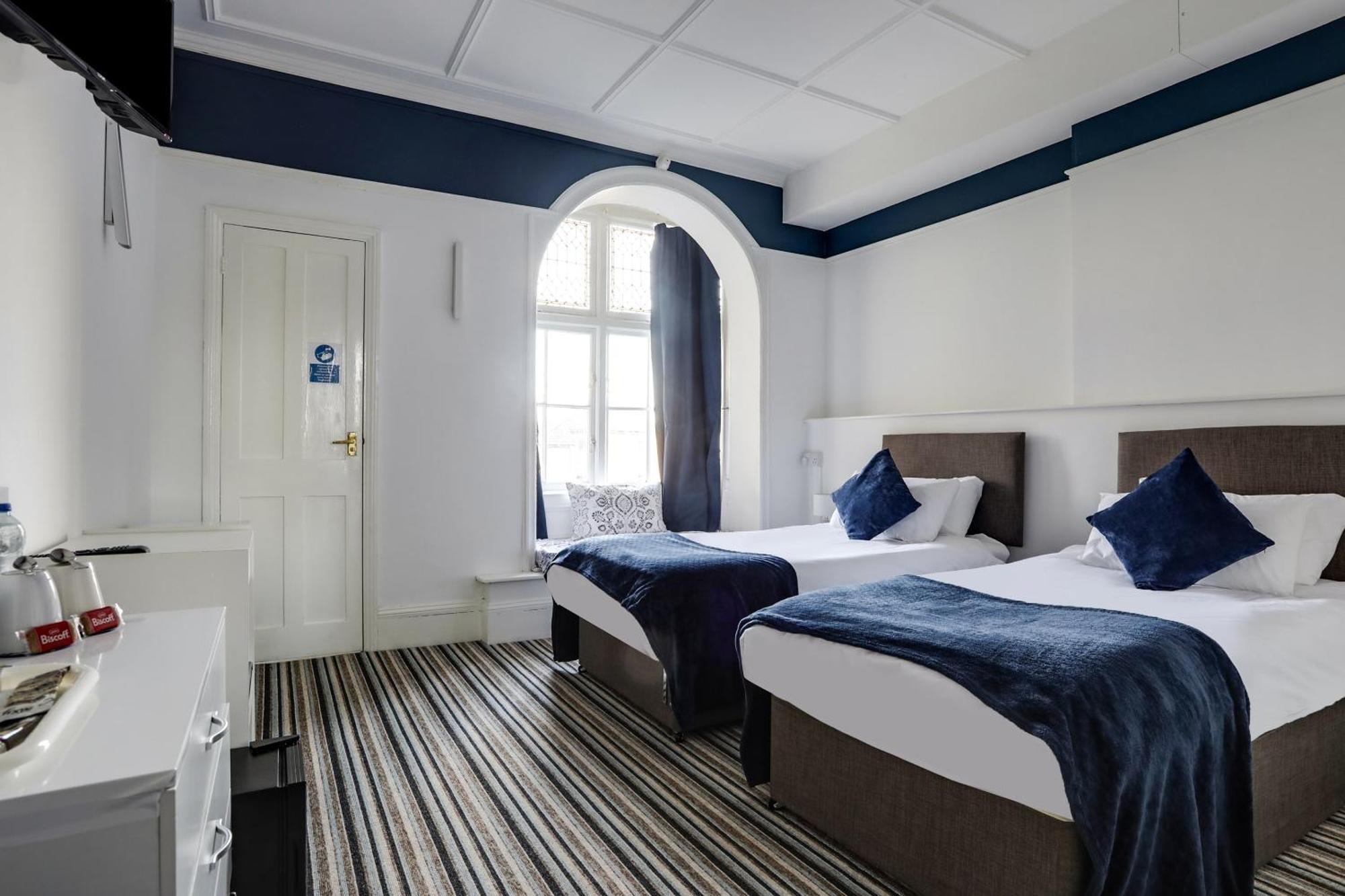 Oyo Lord Kitcheners Bed & Breakfast 3*